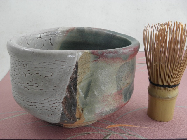 nch-11　極上 鳴海織部抹茶茶盌　陶芸作家 荒川明作  文部大臣奨励賞受賞、茶陶賞受賞　木箱付き ギフト 還暦祝い 【送料無料】木箱付きの画像