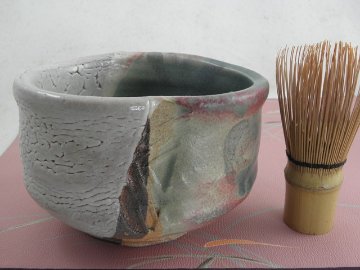 nch-11　極上 鳴海織部抹茶茶盌　陶芸作家 荒川明作  文部大臣奨励賞受賞、茶陶賞受賞　木箱付き ギフト 還暦祝い 【送料無料】木箱付きの画像