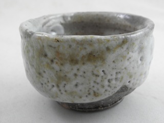 ngu-12 志野ぐいのみ　文部大臣奨励賞受賞作家　 荒川明作 　 木箱付き 還暦祝い 定年 退職祝い 結婚祝い の贈り物にの画像