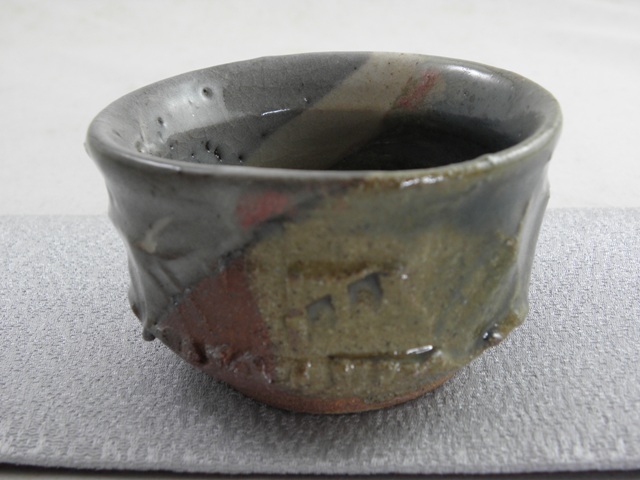  ngu-16 鳴海織部 ぐいのみ 　おちょこ 　文部大臣奨励賞受賞作家 荒川明作 　木箱付き こだわりのギフト 還暦祝い などの贈り物に最適  無料ラッピング　 ngu-16の画像