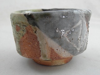 ngu-17 鳴海織部 ぐいのみ 　おちょこ 　文部大臣奨励賞受賞作家 荒川明作 　木箱付き こだわりのギフト 還暦祝い などの贈り物に最適  無料ラッピング　 ngu-17の画像