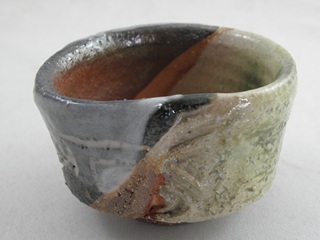 ngu-17 鳴海織部 ぐいのみ 　おちょこ 　文部大臣奨励賞受賞作家 荒川明作 　木箱付き こだわりのギフト 還暦祝い などの贈り物に最適  無料ラッピング　 ngu-17の画像