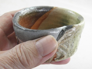 ngu-17 鳴海織部 ぐいのみ 　おちょこ 　文部大臣奨励賞受賞作家 荒川明作 　木箱付き こだわりのギフト 還暦祝い などの贈り物に最適  無料ラッピング　 ngu-17の画像