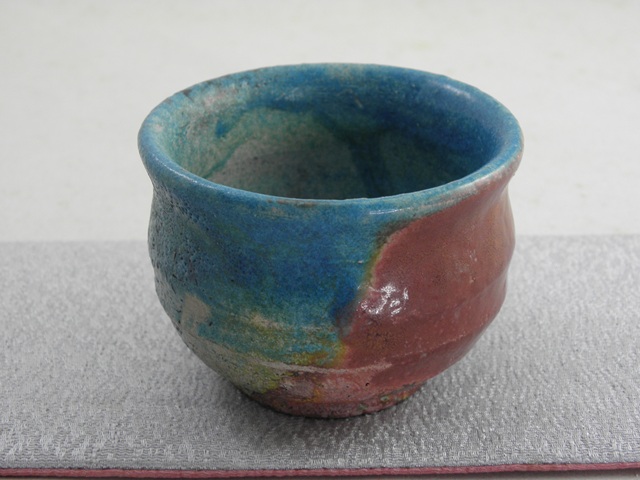 ngu-20 虹彩楽 ぐいのみ 　おちょこ　文部大臣奨励賞受賞作家 荒川明作　木箱付き 送料無料、 こだわりのギフト 還暦祝い などの贈り物に最適  無料ラッピングngu-20の画像