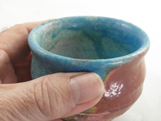 ngu-20 虹彩楽 ぐいのみ 　おちょこ　文部大臣奨励賞受賞作家 荒川明作　木箱付き 送料無料、 こだわりのギフト 還暦祝い などの贈り物に最適  無料ラッピングngu-20の画像