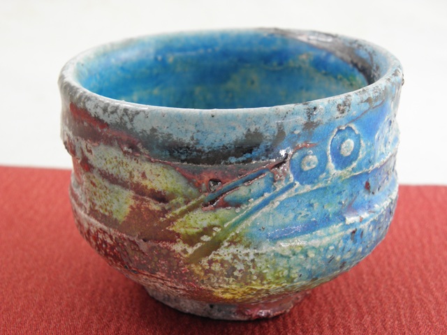 ngu-22  楽焼 ぐいのみ おちょこ    文部大臣奨励賞受賞陶芸家　荒川 明作　木箱付き　ギフト 還暦祝い 定年 退職祝い 結婚祝い 誕生日 クリスマスプレゼント 金婚式のお祝いの贈り物に♪ngの画像