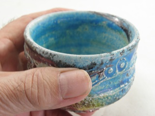 ngu-22  楽焼 ぐいのみ おちょこ    文部大臣奨励賞受賞陶芸家　荒川 明作　木箱付き　ギフト 還暦祝い 定年 退職祝い 結婚祝い 誕生日 クリスマスプレゼント 金婚式のお祝いの贈り物に♪ngの画像