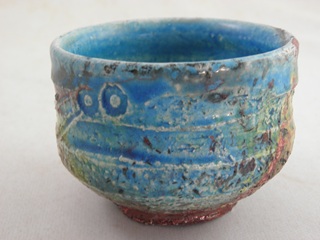 ngu-22  楽焼 ぐいのみ おちょこ    文部大臣奨励賞受賞陶芸家　荒川 明作　木箱付き　ギフト 還暦祝い 定年 退職祝い 結婚祝い 誕生日 クリスマスプレゼント 金婚式のお祝いの贈り物に♪ngの画像