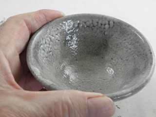 ngu-23  極上 唐津ぐいのみ 　 おちょこ 　盃　 文部大臣奨励賞受賞作家　 荒川明作  　　木箱付き こだわりのギフト 還暦祝い などの贈り物に最適  無料ラッピング　ngu-23の画像