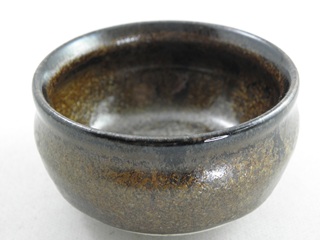 ngu-24  流金天目釉 ぐいのみ おちょこ  文部大臣奨励賞受賞作家  茶陶賞受賞　荒川明作　木箱付き こだわりのギフト 還暦祝い などの贈り物に最適  無料ラッピング　ngu-24の画像