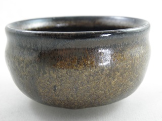 ngu-24  流金天目釉 ぐいのみ おちょこ  文部大臣奨励賞受賞作家  茶陶賞受賞　荒川明作　木箱付き こだわりのギフト 還暦祝い などの贈り物に最適  無料ラッピング　ngu-24の画像