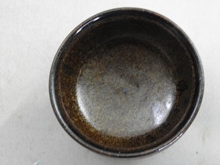 ngu-24  流金天目釉 ぐいのみ おちょこ  文部大臣奨励賞受賞作家  茶陶賞受賞　荒川明作　木箱付き こだわりのギフト 還暦祝い などの贈り物に最適  無料ラッピング　ngu-24の画像