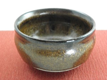 ngu-24  流金天目釉 ぐいのみ おちょこ  文部大臣奨励賞受賞作家  茶陶賞受賞　荒川明作　木箱付き こだわりのギフト 還暦祝い などの贈り物に最適  無料ラッピング　ngu-24の画像