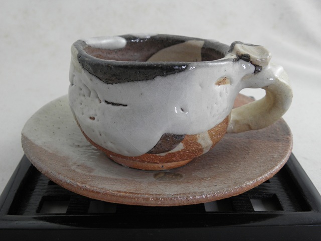 nko-7 志野焼 コーヒーカップ ＆ソーサー 文部大臣奨励賞受賞作家 荒川明作　　化粧紙箱付き こだわりのギフト 還暦祝い などの贈り物に最適  無料ラッピング　 nko-7の画像