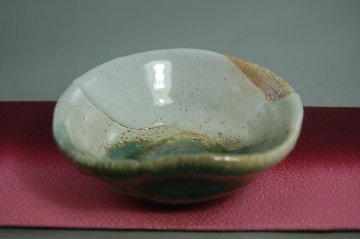 dgu-24  鳴海織部　 平ぐいのみ　　文部大臣奨励賞受賞作家　荒川明作 木箱付きの画像