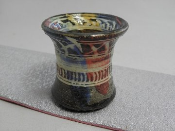 jgu-19 　積層泥彩 立ぐいのみ　黒　 文部大臣奨励賞受賞作家　荒川明作 木箱付きの画像