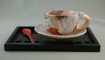 bko-5  志野焼き　 コーヒーカップ&ソーサー　文部大臣奨励賞受賞作家　荒川明作 木箱付きの画像