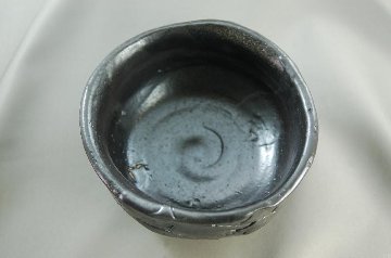 chku-8 黒織部 抹茶茶碗  文部大臣奨励賞受賞作家　荒川明作 木箱付きの画像