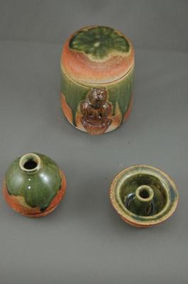 E-5-1 伊賀釉 小丸 2変化 花器付き 骨壺５号  阿弥陀如来座像付き　 文部大臣奨励賞受賞作家　荒川明作 木箱付きの画像