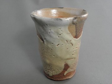 gbi-1  焼締志野 ビアカップ 麦酒杯 文部大臣奨励賞受賞作家　荒川明作 木箱付きの画像