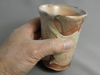 gbi-1  焼締志野 ビアカップ 麦酒杯 文部大臣奨励賞受賞作家　荒川明作 木箱付きの画像