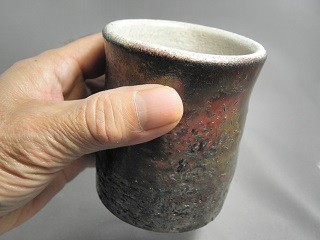 gyu-21  黒虹彩楽焼 湯のみ 文部大臣奨励賞受賞作家 荒川　明作 木箱付きの画像