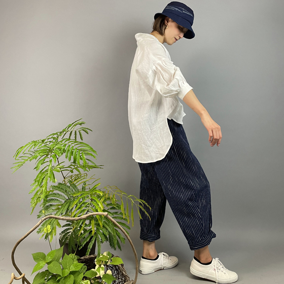 【近江の麻】バルーン袖のシャツブラウス　オフ白ちぢみの画像