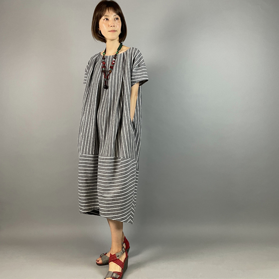 【亀田縞】フレンチスリーブ バルーンワンピース　グレー縞の画像