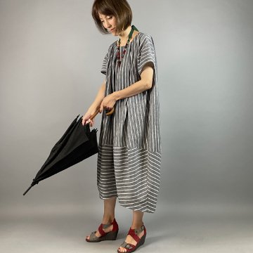 【亀田縞】フレンチスリーブ バルーンワンピース　グレー縞の画像