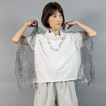 【亀田縞】オフタートルブラウス　綿ちぢみ 白かすり縞の画像