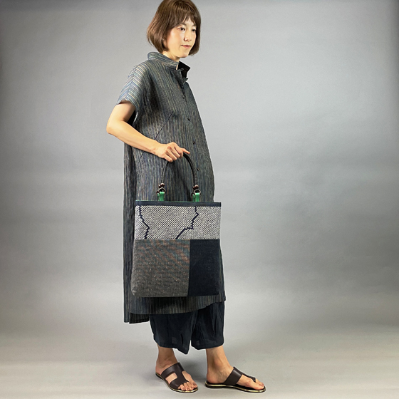 亀甲絞りのトートバッグ　　濃紺×グレー×グリーンの画像