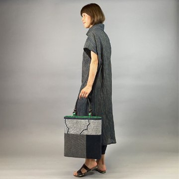 亀甲絞りのトートバッグ　　濃紺×グレー×グリーンの画像