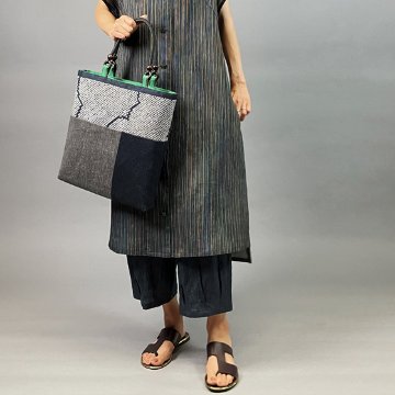 亀甲絞りのトートバッグ　　濃紺×グレー×グリーンの画像