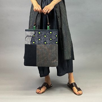 亀甲絞りのトートバッグ　　濃紺×グレー×グリーンの画像