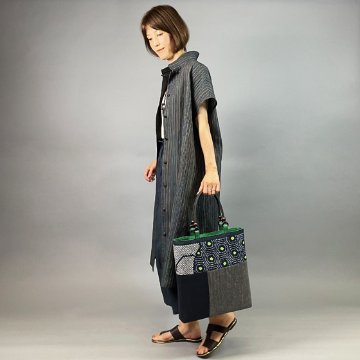 亀甲絞りのトートバッグ　　濃紺×グレー×グリーンの画像