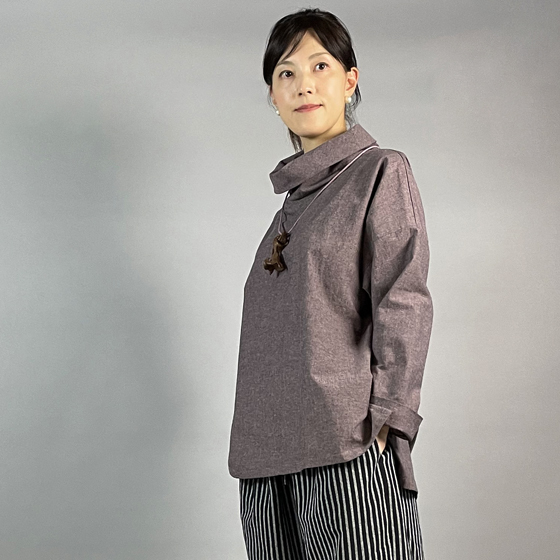 【亀田縞】オフタートルプルオーバー　あずき紬の画像