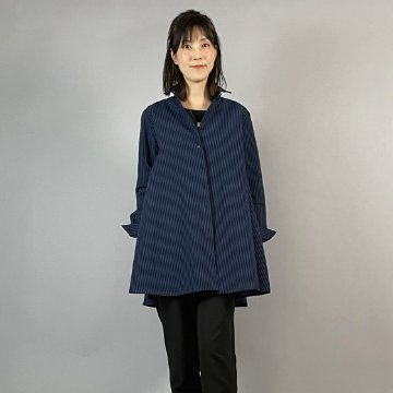 【亀田縞】シャツ襟フレアチュニック　青と黒の細縞の画像