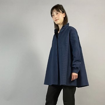 【亀田縞】シャツ襟フレアチュニック　青と黒の細縞の画像