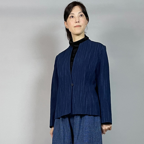 【備後絣】藍染め　ノーカラージャケット　裏地付き　刷毛(はけ)絣　紺　の画像