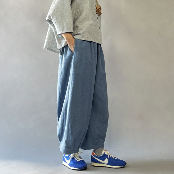 【備後絣】藍染め　タックワイドパンツ　水色の画像