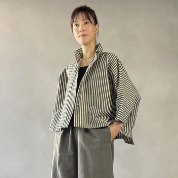【亀田縞】ワイドショートブラウス　綿麻　グレーの縞の画像
