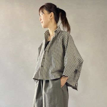 【亀田縞】ワイドショートブラウス　綿麻　グレーの縞の画像