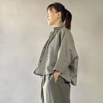 【亀田縞】ワイドショートブラウス　綿麻　グレーの縞の画像