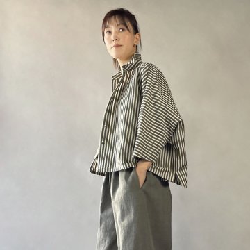 【亀田縞】ワイドショートブラウス　綿麻　グレーの縞の画像