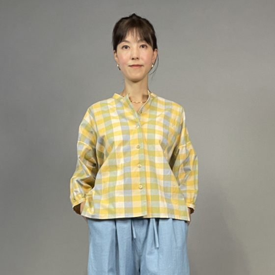 【遠州綿紬】前開きギャザー袖ブラウス　格子　檸檬の画像