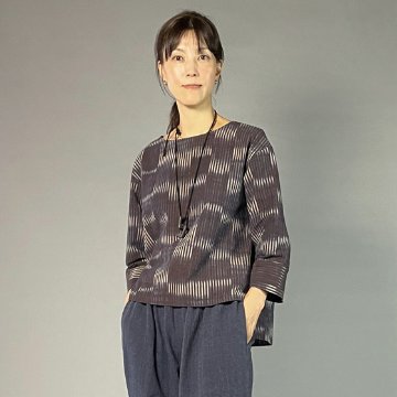 【備後絣】プルオーバーブラウス　　柿渋藍染め　絣No.23の画像