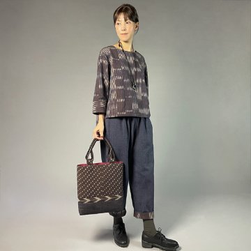 【備後絣】プルオーバーブラウス　　柿渋藍染め　絣No.23の画像