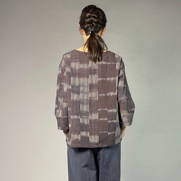 【備後絣】プルオーバーブラウス　　柿渋藍染め　絣No.23の画像