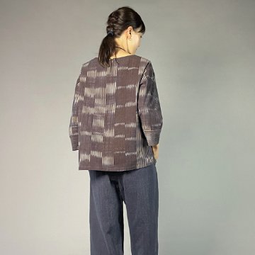 【備後絣】プルオーバーブラウス　　柿渋藍染め　絣No.23の画像