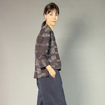 【備後絣】プルオーバーブラウス　　柿渋藍染め　絣No.23の画像